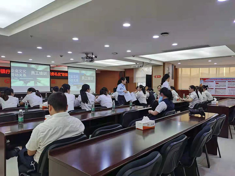 大堂經(jīng)理“職業(yè)道德、服務(wù)禮儀”專(zhuān)項(xiàng)培訓(xùn)